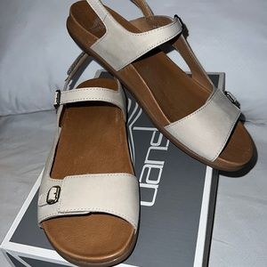 DANSKO New Leather Slingback Dandals ❤️💖